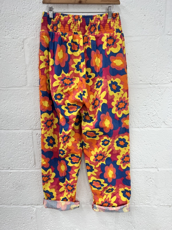 Preloved Floral Cotton Trousers in Size L Regular