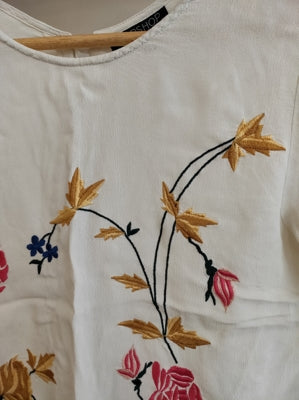 Preloved Embroidered floral blouse