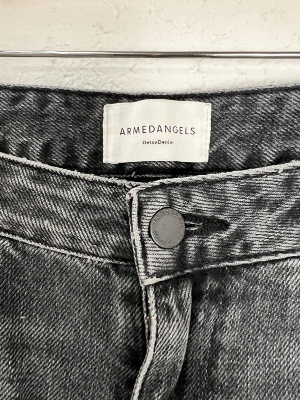 Preloved 3/4 length grey denim jean