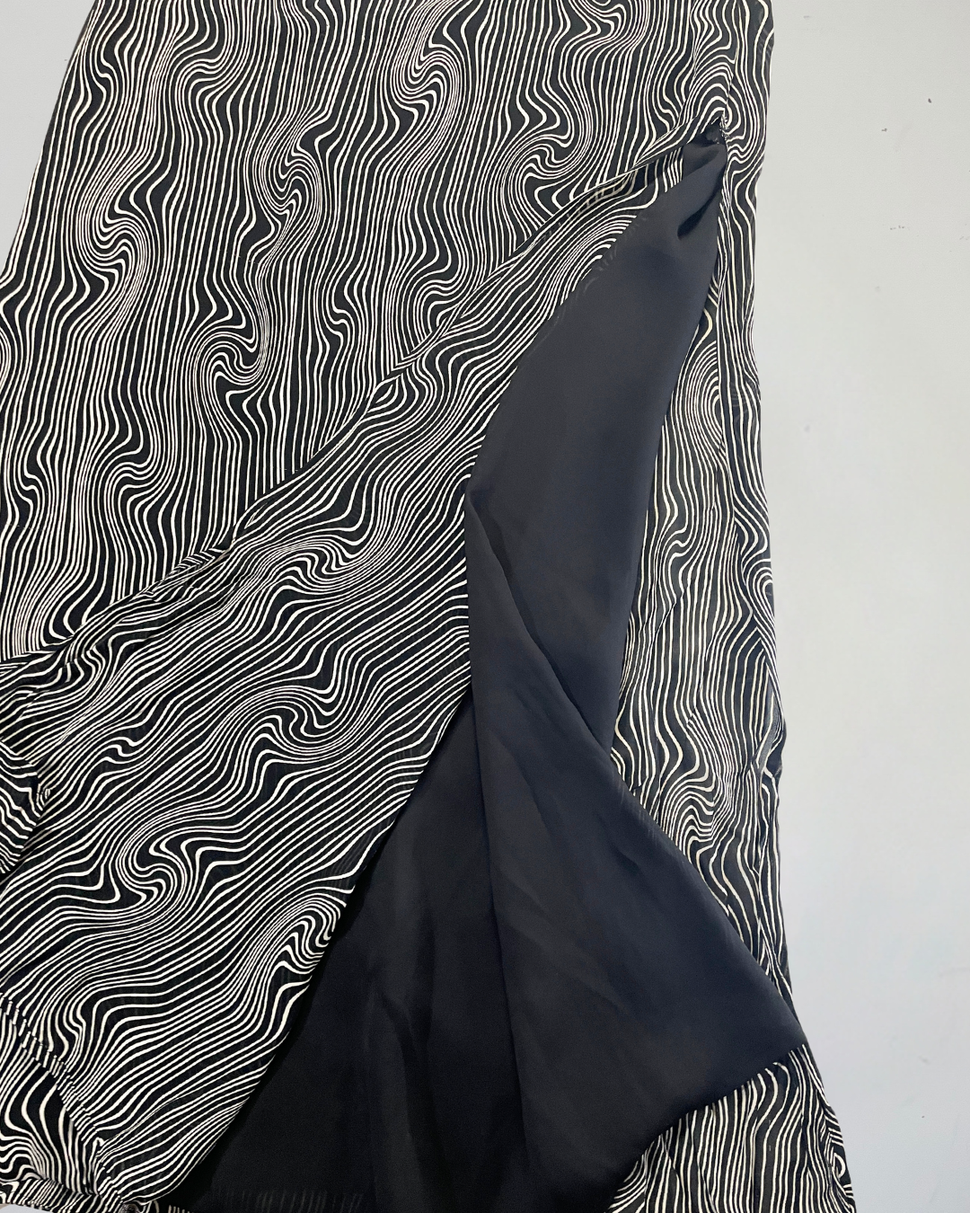 second hand Modesta Sleeveless Black and White Stripe Dress in Size M-L 15 OWNI