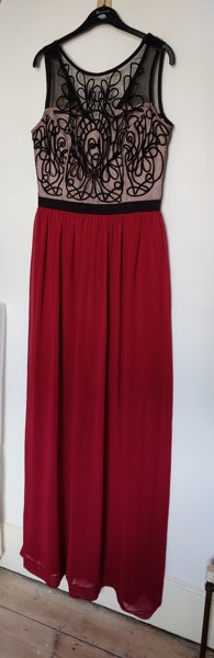 Preloved Maroon full length dress with black pattern detail
