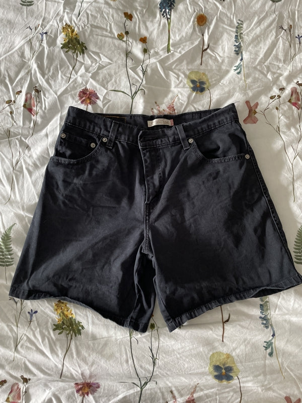 Preloved Black vintage Levi shorts