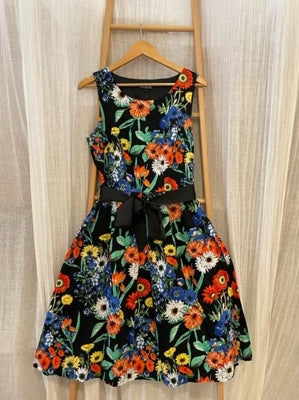 Preloved Black A line Floral Dress with black waist belt and lining