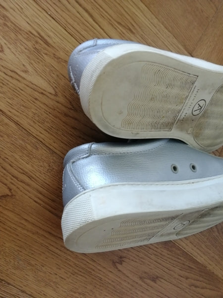 Preloved Seven Feet Apart silver trainers size 37 (UK 4)