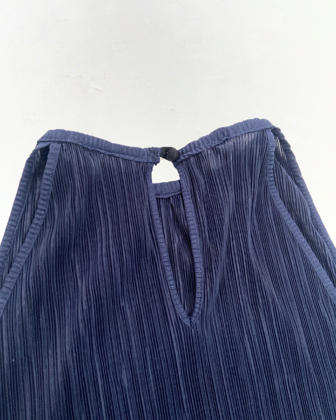 second hand Dorothy Perkins Dorothy Perkins Navy Pleated Top Size M 5 OWNI