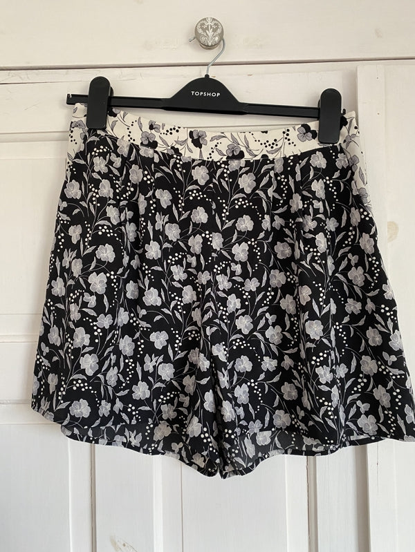 Preloved Patterned shorts