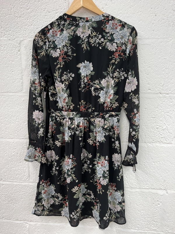 Preloved Full Circle black print l/s dress