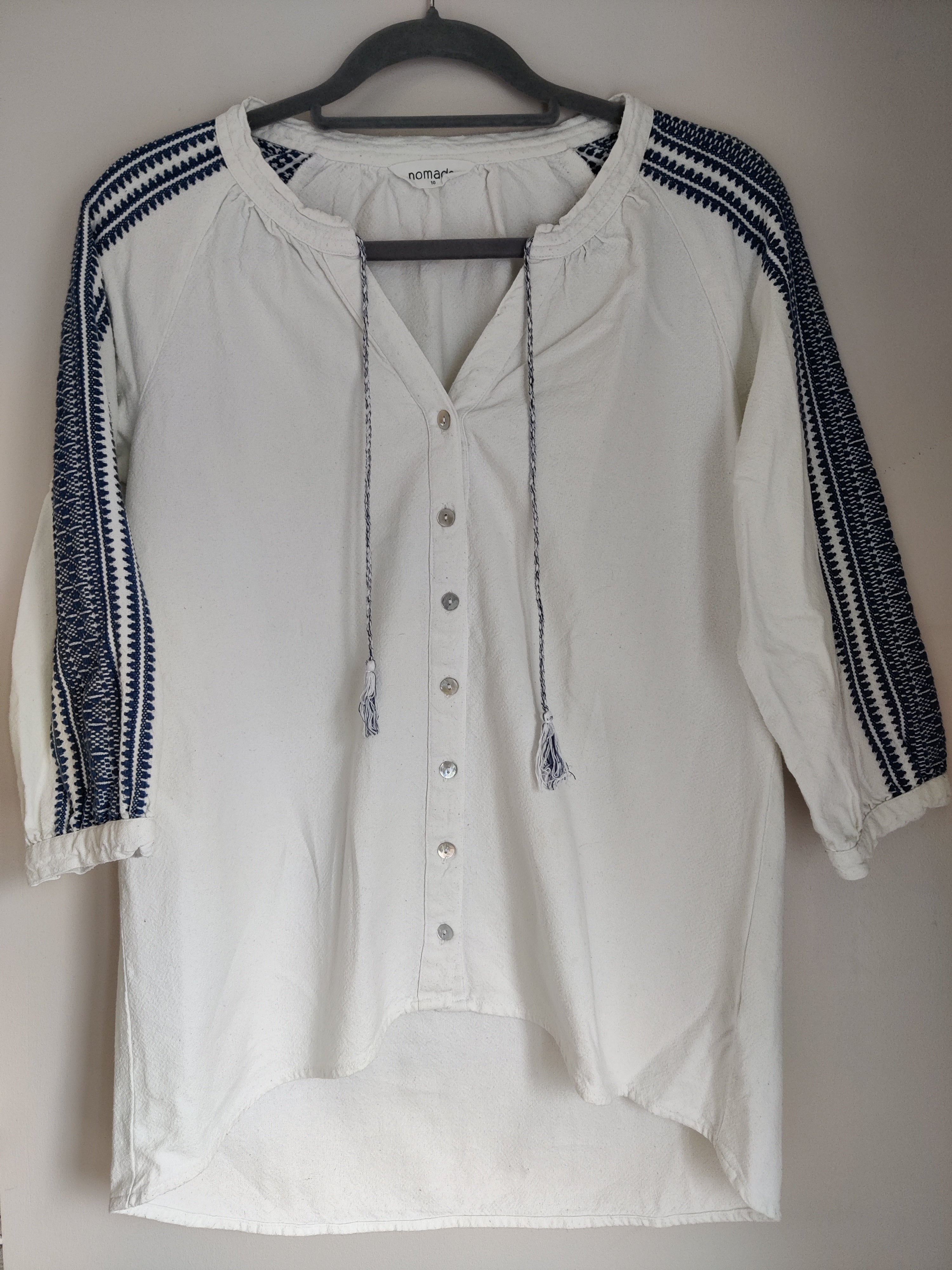 Preloved Embroidered white top