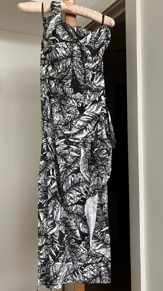 Preloved Vivien of Holloway black and white tropical print 40s style sarong dress