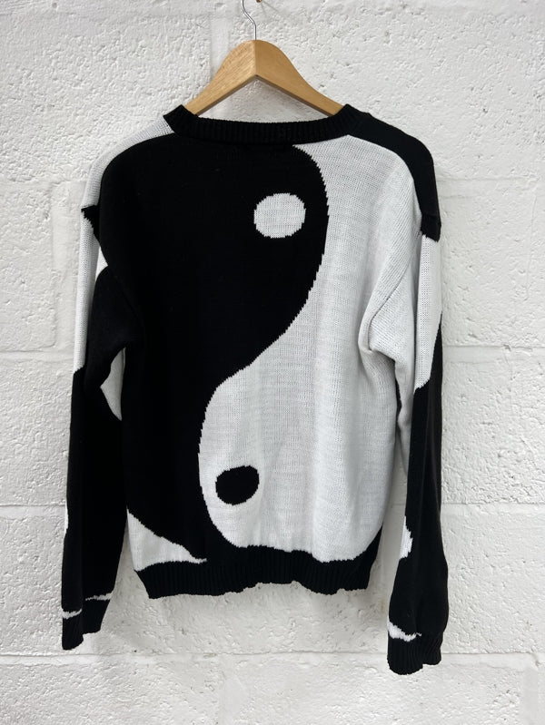 Preloved Ying Yang Print Sweater in size M