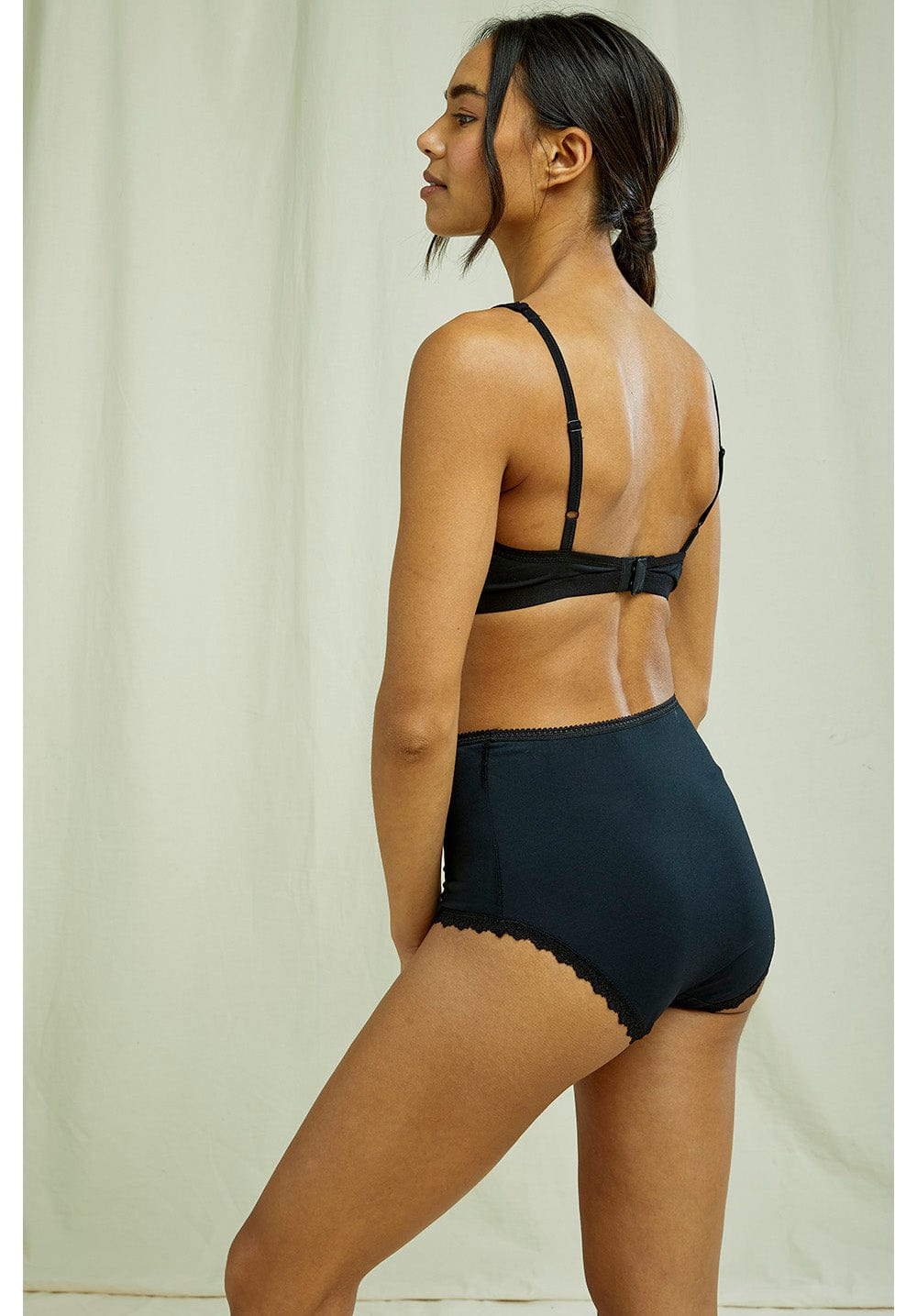 Preloved Lace Trim Triangle Bra in Black