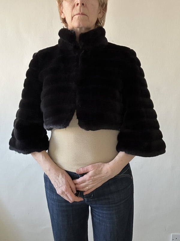 second hand Debenhams Short black, faux fur bolero jacket  30 OWNI