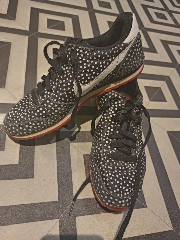 Preloved Nike Rare Polka Dot Trainers