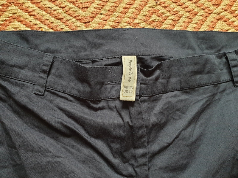 Preloved Rhea Shorts in Navy