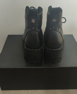 Preloved Black leather laced ankle boots size 4
