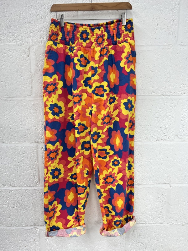 Preloved Floral Cotton Trousers in Size L Regular
