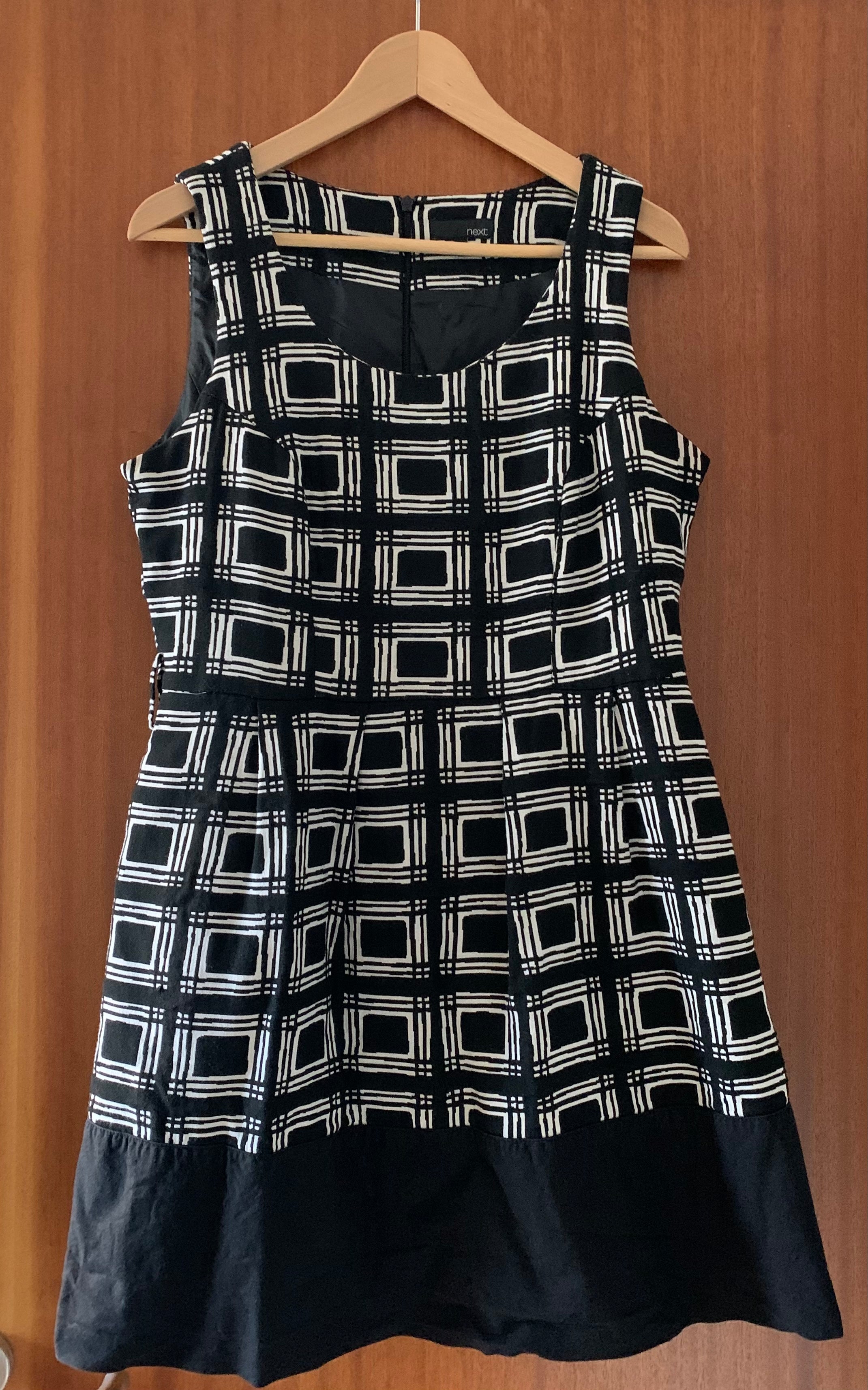 Preloved Black & White Dress
