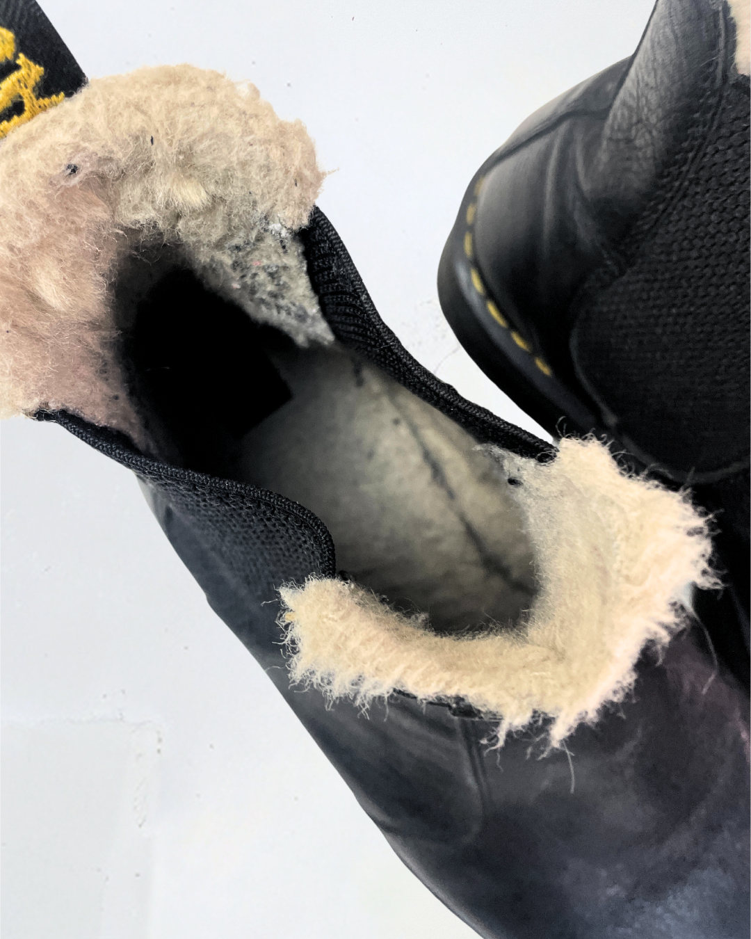 second hand Dr. Martens Dr. Martens Faux Fur Lined Boots in Size UK9 80 OWNI
