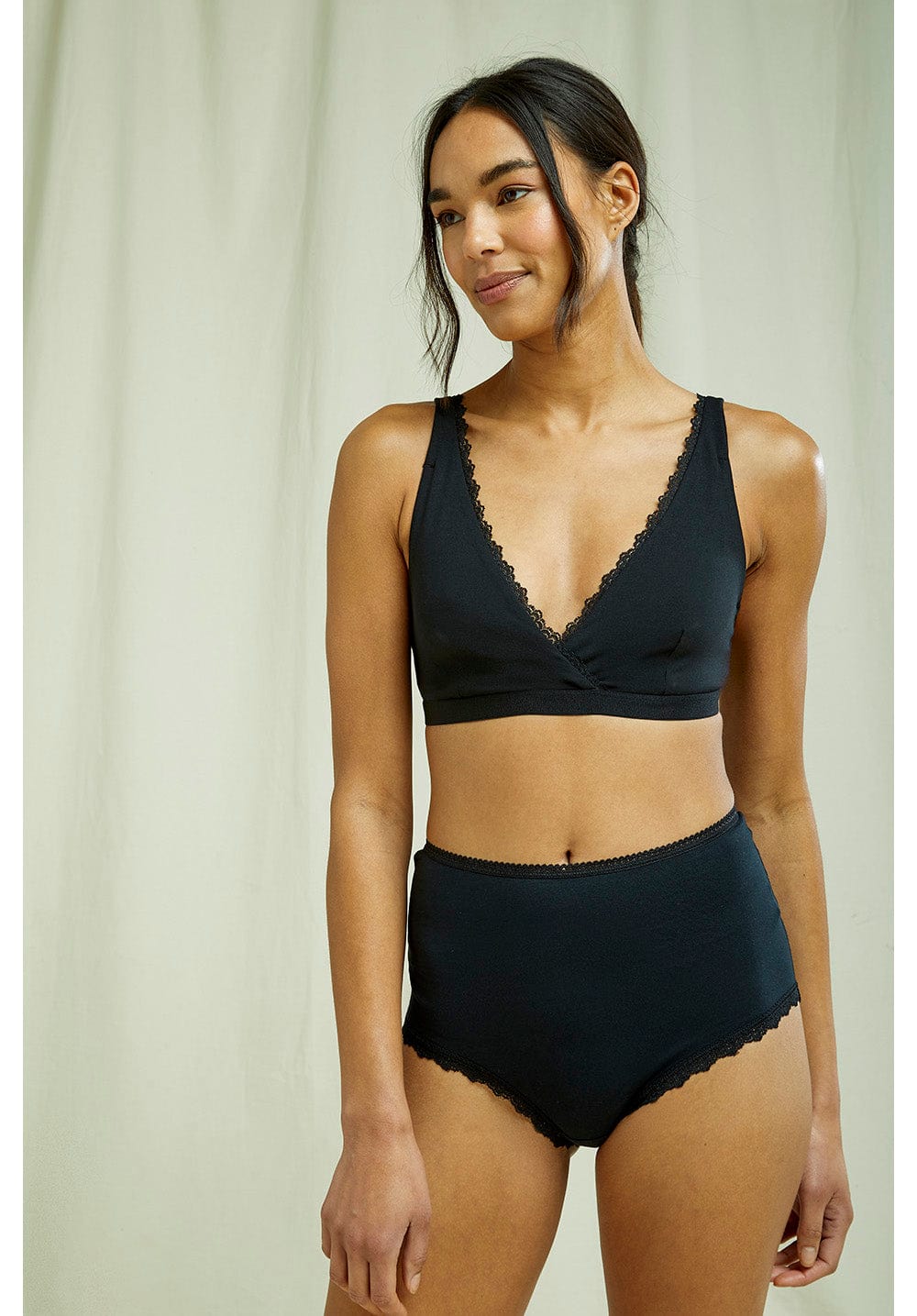 Preloved Lace Trim Triangle Bra in Black