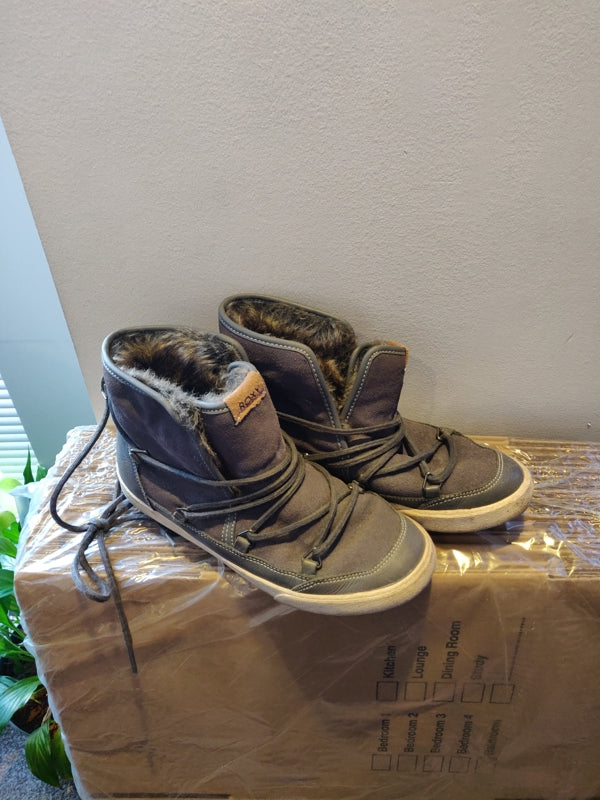 Preloved Roxy snow boots