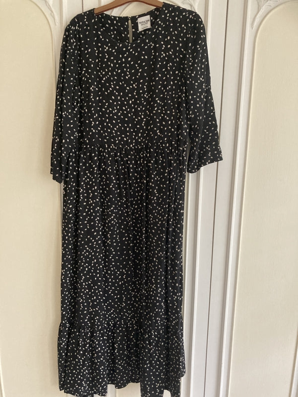 Preloved Stina Leaf Print Dress In Black