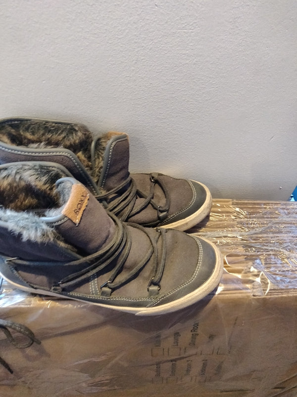 Preloved Roxy snow boots