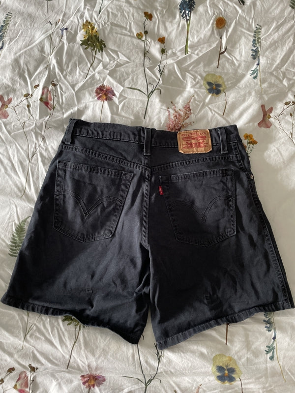Preloved Black vintage Levi shorts