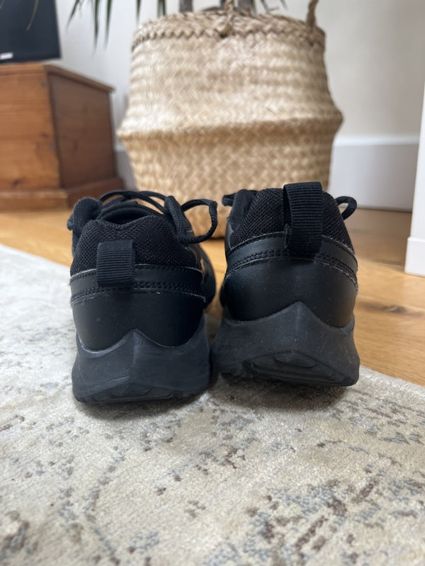 Preloved Black Nike trainer