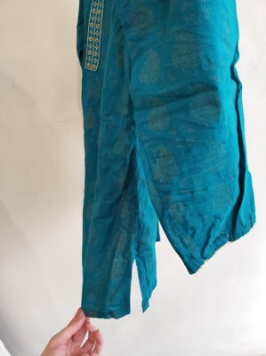 Preloved Teal 3/4 length sleeve top with Gold detailing
