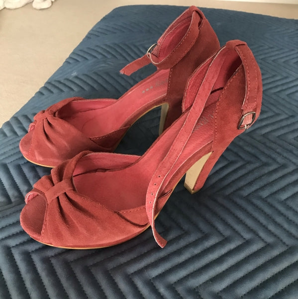 Preloved Pink suede high heel sandals