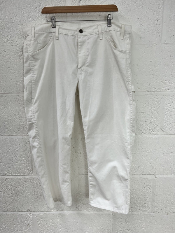 Preloved White Jeans in Relaxed Fit size 34W