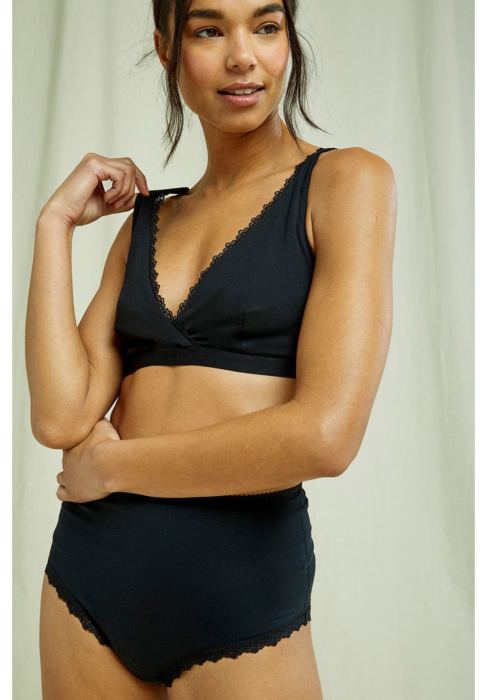 Preloved Lace Trim Triangle Bra in Black