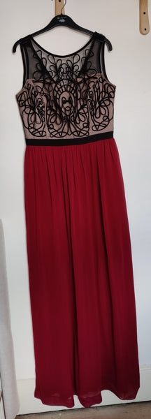 Preloved Maroon full length dress with black pattern detail