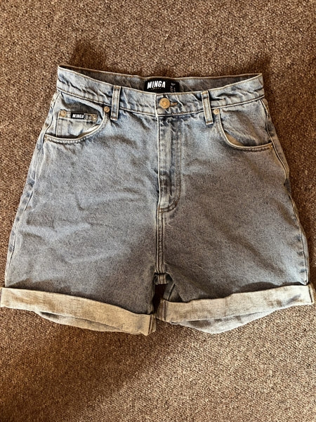 Preloved MINGA London Denim Mom Shorts in Light Blue