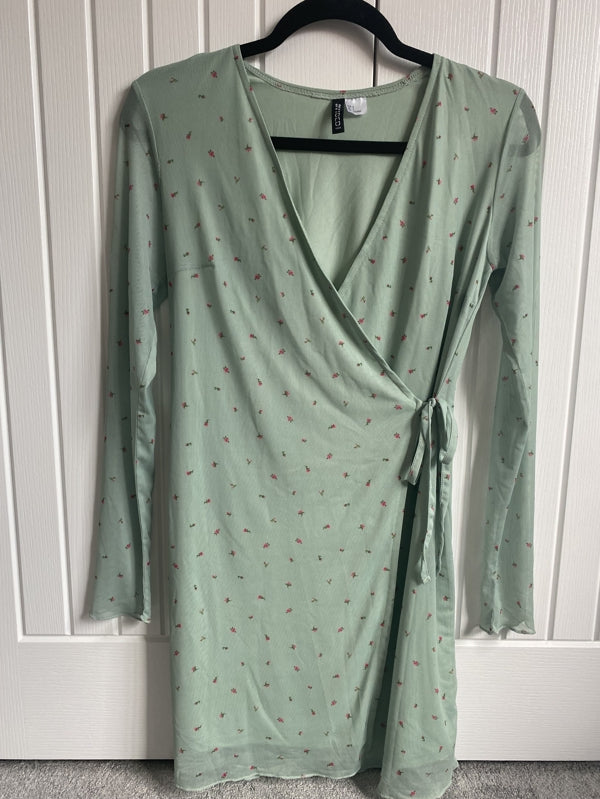 Preloved Floral wrap dress