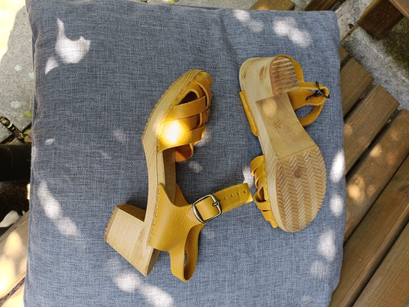 Preloved Mustard Leather Sandals