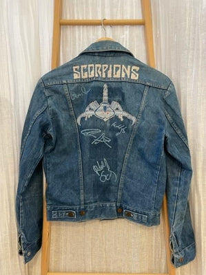 Preloved Wrangler 80s denim jacket with embroidery on the back
