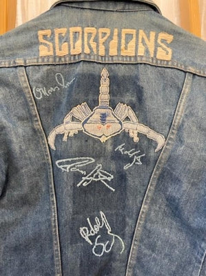 Preloved Wrangler 80s denim jacket with embroidery on the back