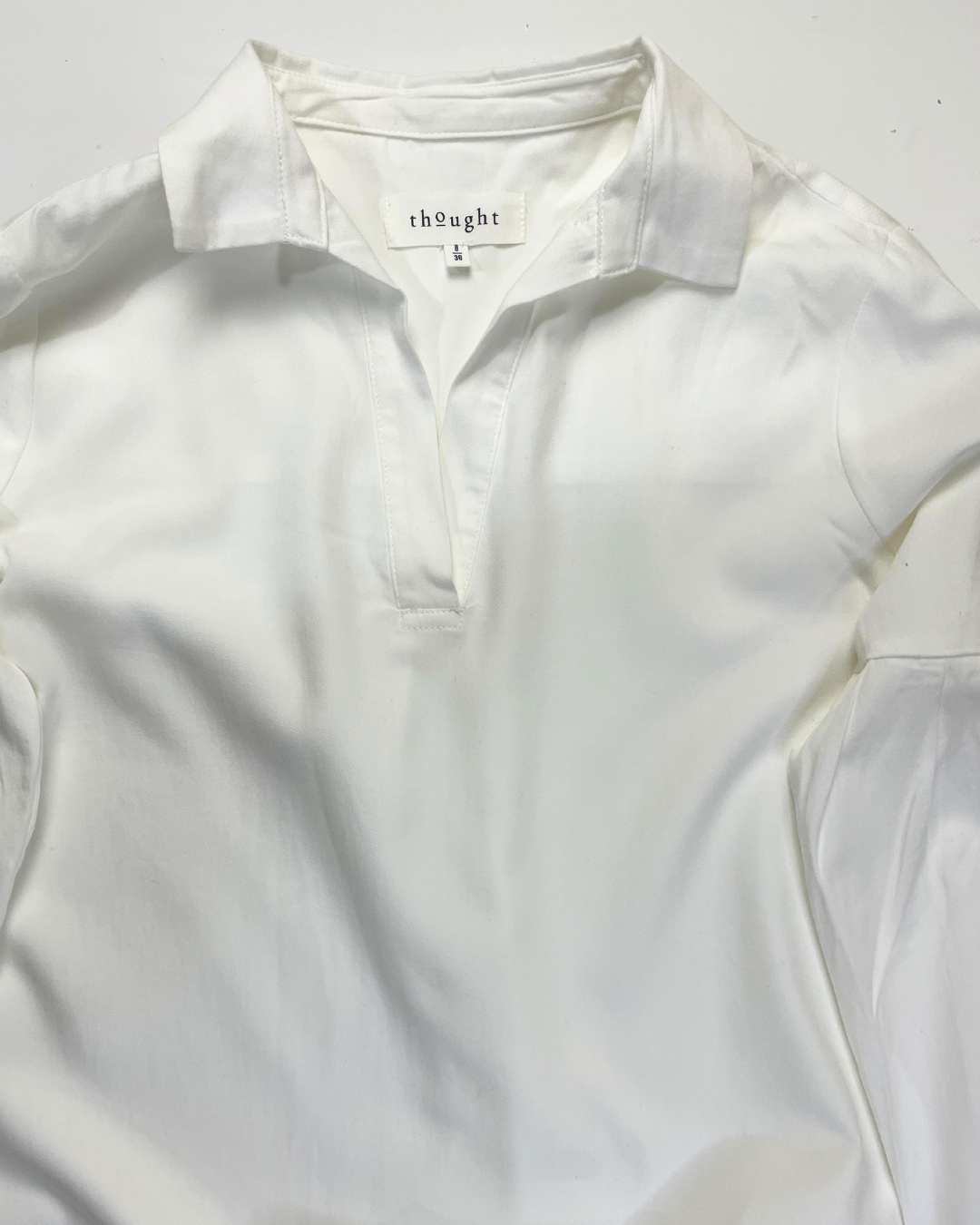 second hand Thought White V-neck Shrt in Size XS 10 OWNI