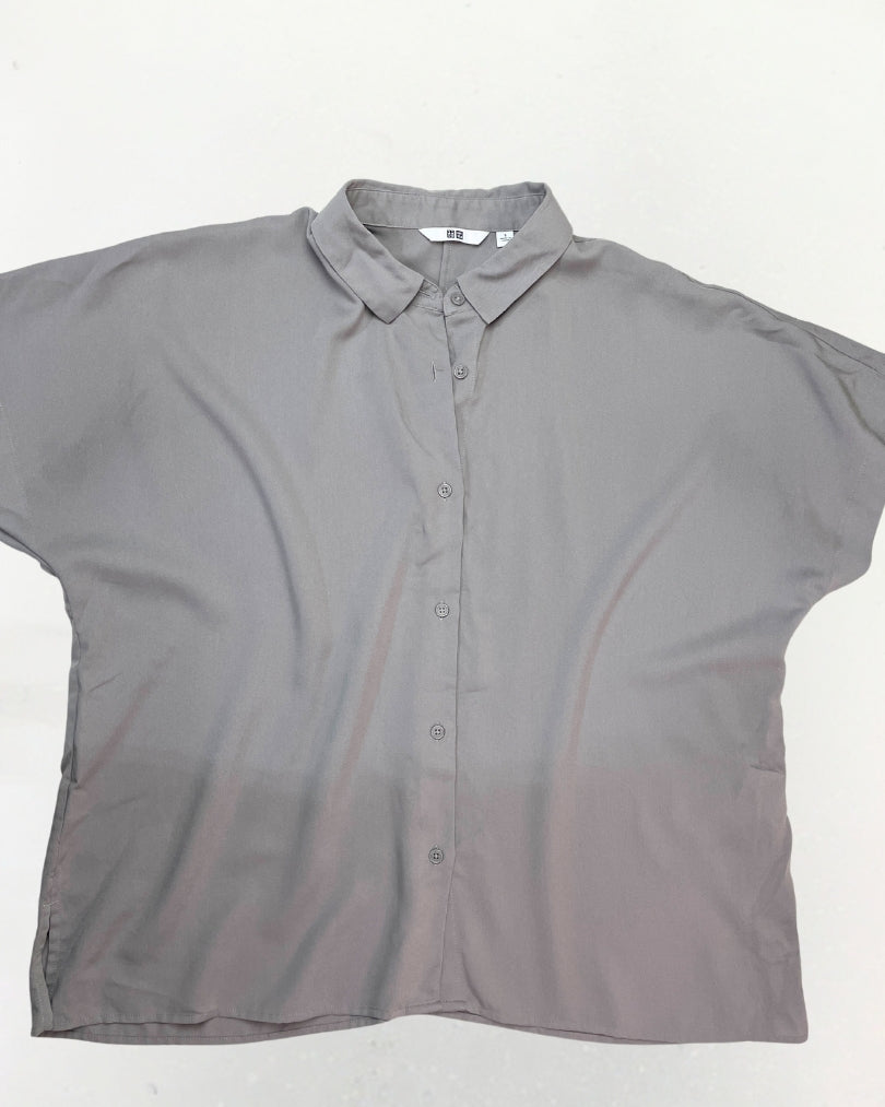 second hand Uniqlo Grey Button Down Top With Collars 15 OWNI