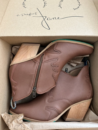 Preloved Atlantis AppleSkin Vegan Leather Ankle Boots | Cognac