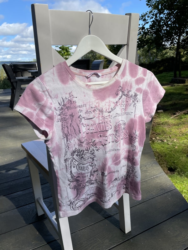 Preloved Y2k style pink and white T-shirt