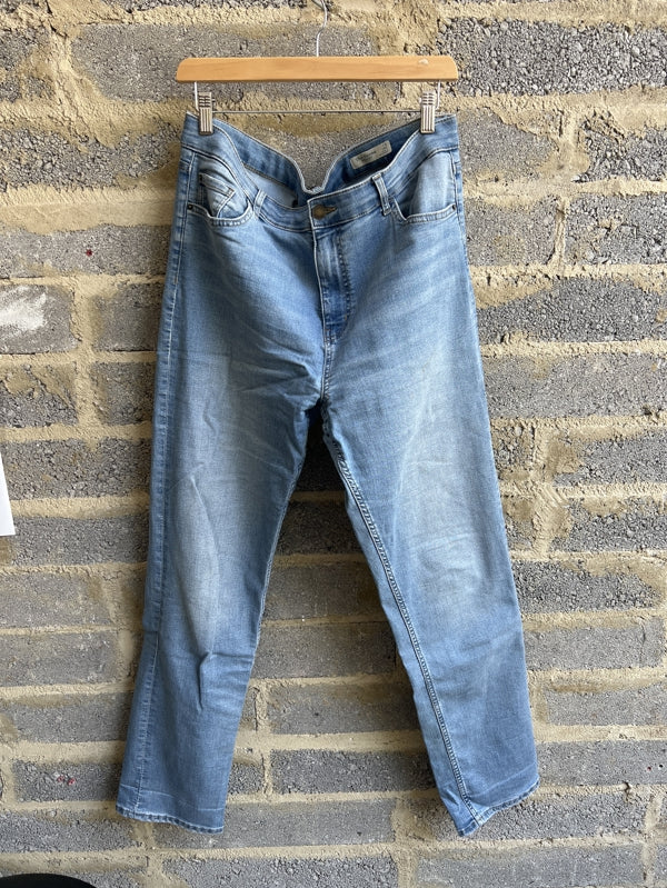 Preloved The Sienna Straight Cut Stretchy Jeans