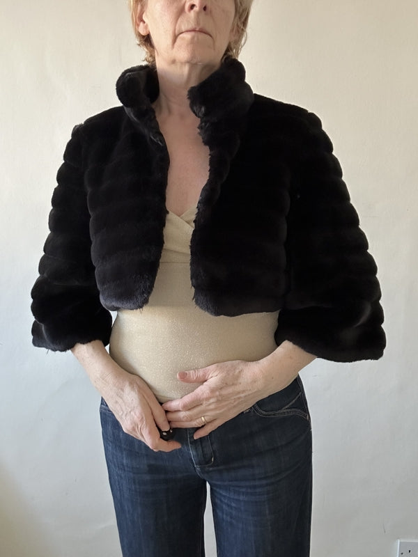 second hand Debenhams Short black, faux fur bolero jacket  30 OWNI