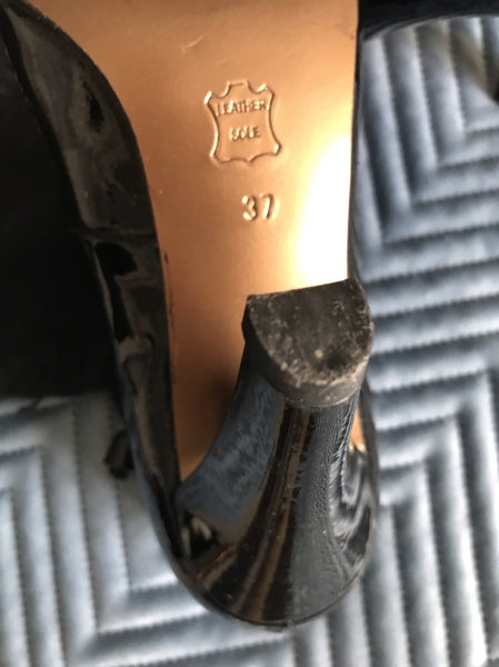 Preloved Black patent leather high heel T-bars
