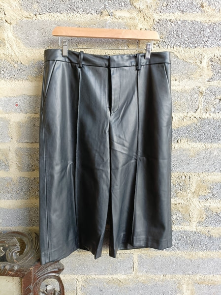 Preloved Zara vegan leather black culottes BNWT L