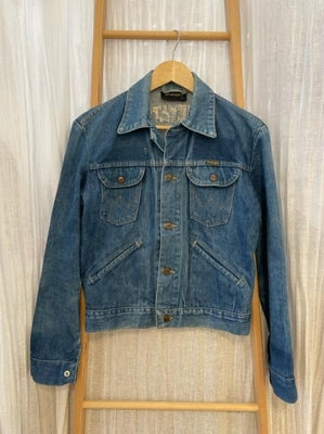 Preloved Wrangler 80s denim jacket with embroidery on the back