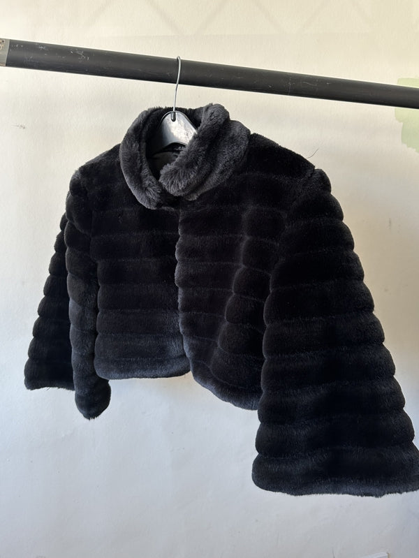second hand Debenhams Short black, faux fur bolero jacket  30 OWNI