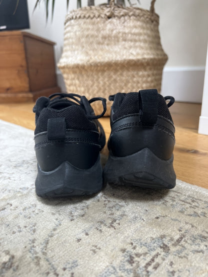 Preloved Black Nike trainer