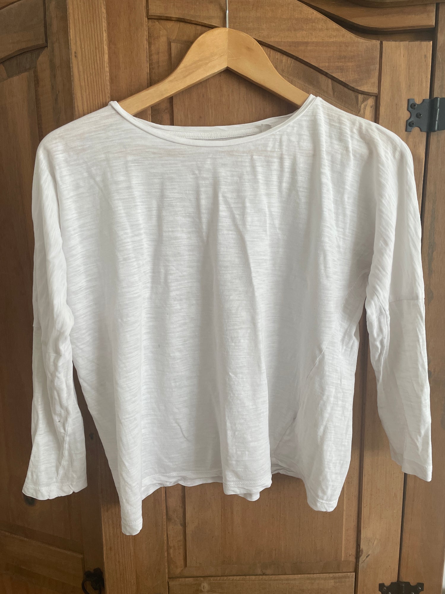 Preloved White T-shirt size 8
